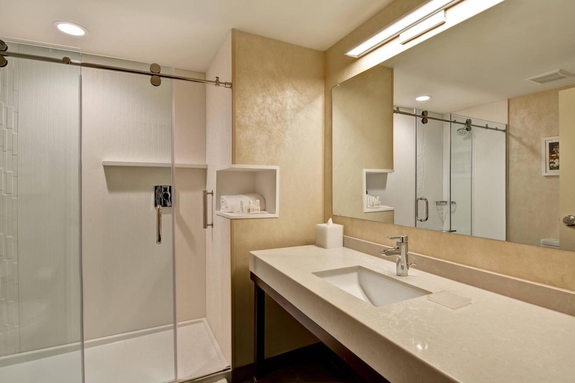 Courtyard By Marriott Long Island Islip/Courthouse Complex Hotel Central Islip Exterior photo