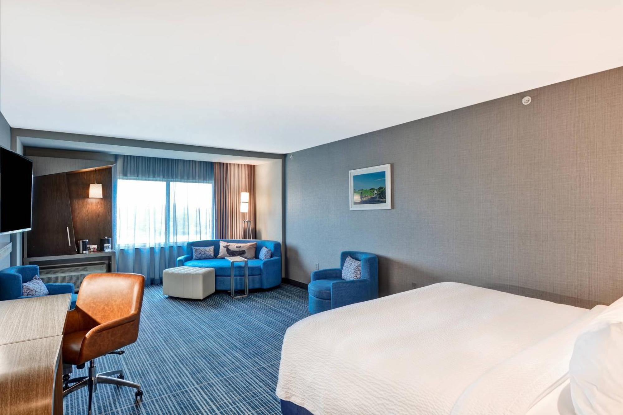 Courtyard By Marriott Long Island Islip/Courthouse Complex Hotel Central Islip Exterior photo
