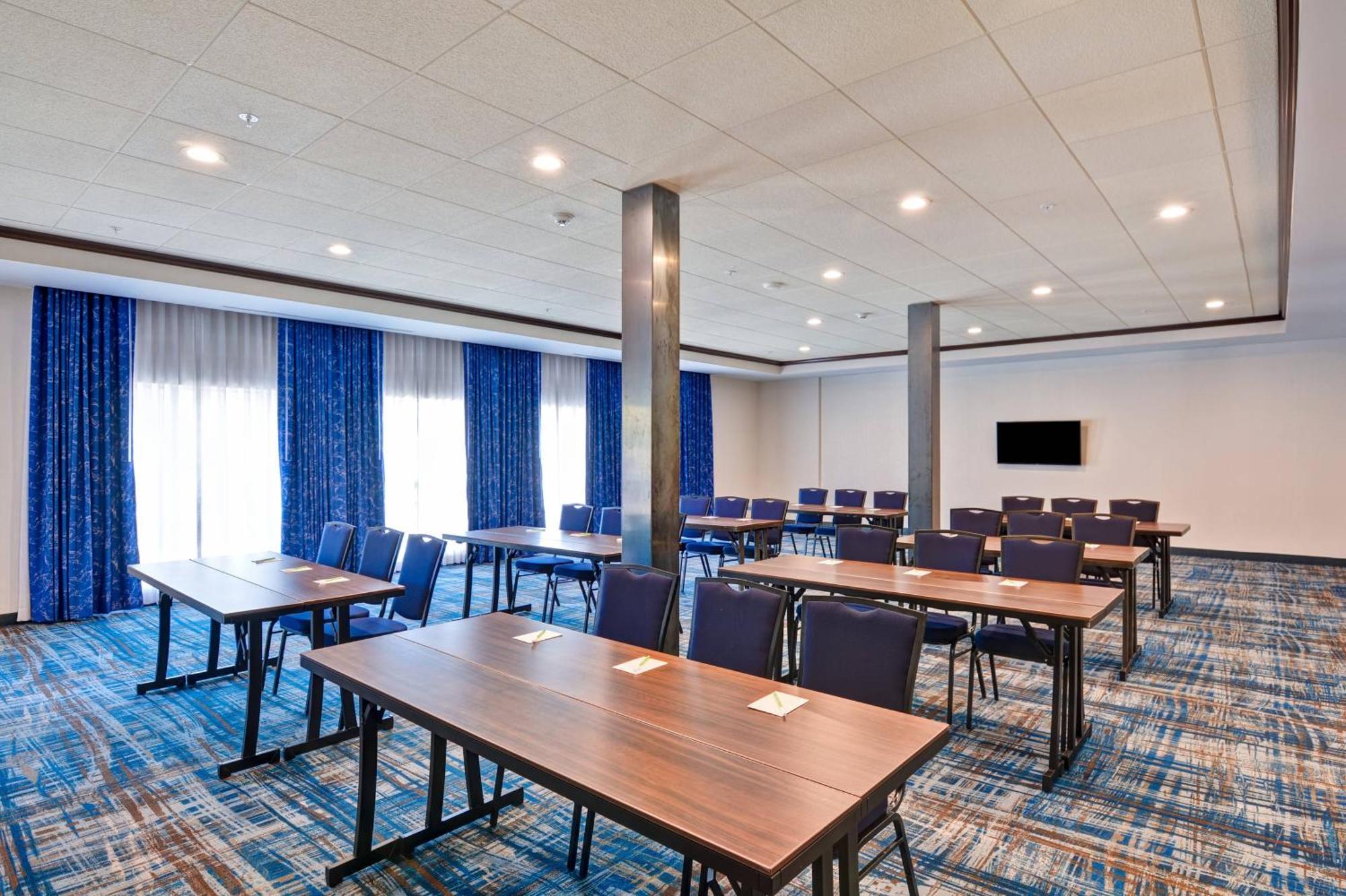 Courtyard By Marriott Long Island Islip/Courthouse Complex Hotel Central Islip Exterior photo
