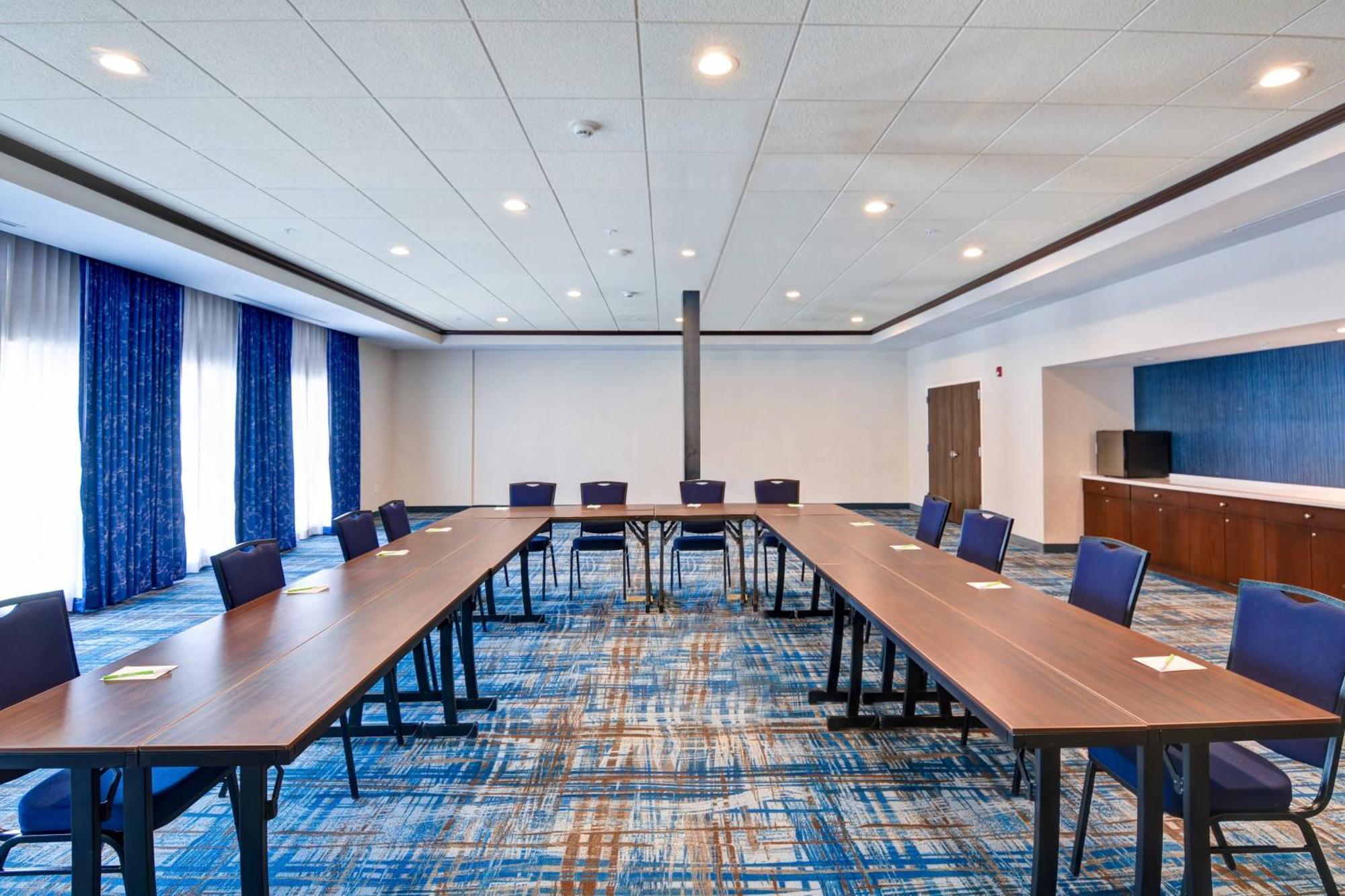 Courtyard By Marriott Long Island Islip/Courthouse Complex Hotel Central Islip Exterior photo