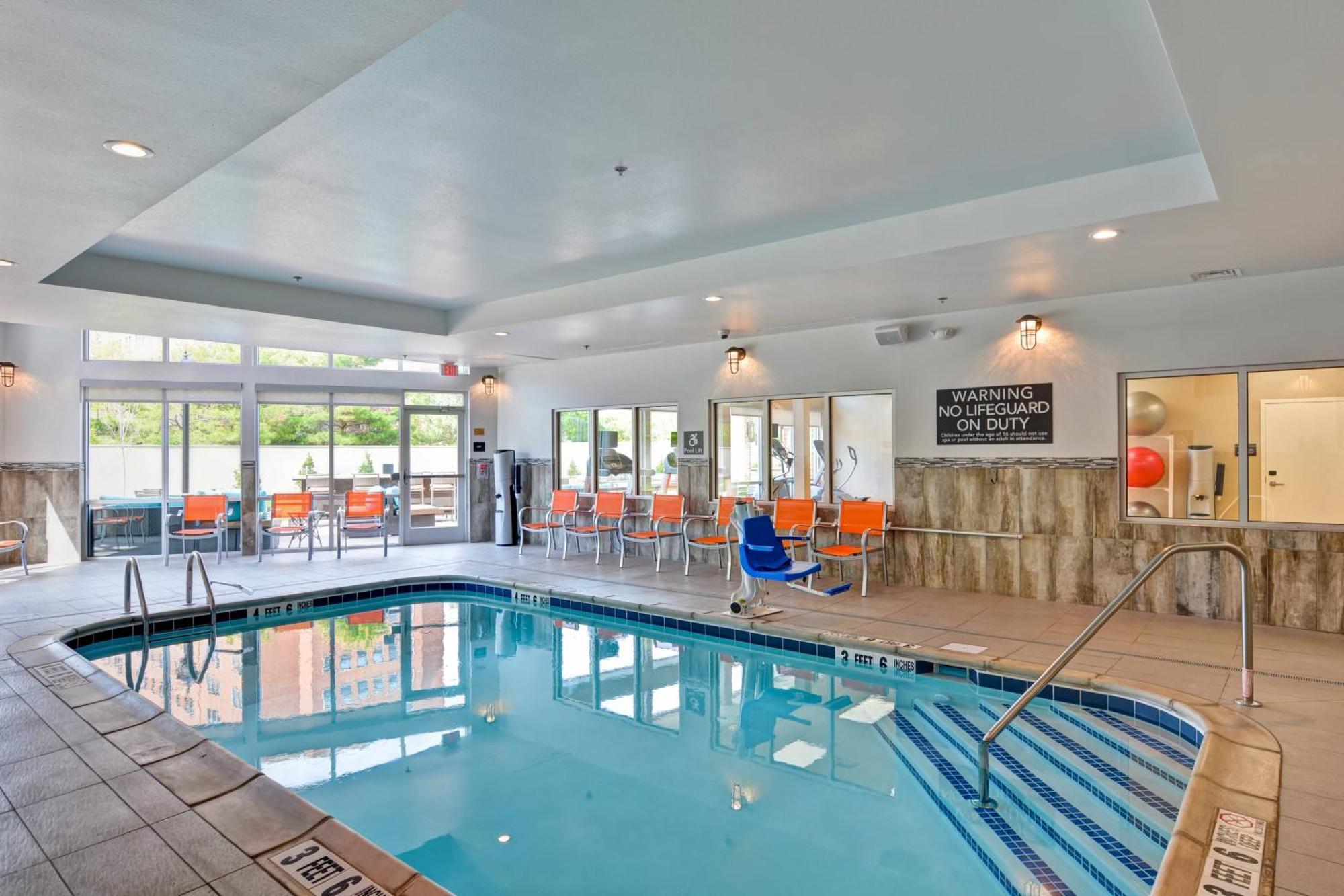 Courtyard By Marriott Long Island Islip/Courthouse Complex Hotel Central Islip Exterior photo